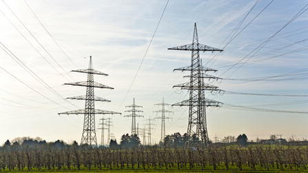 【尊龙凯时人生就是搏电缆】导致电线电缆绝缘降低的缘故原由